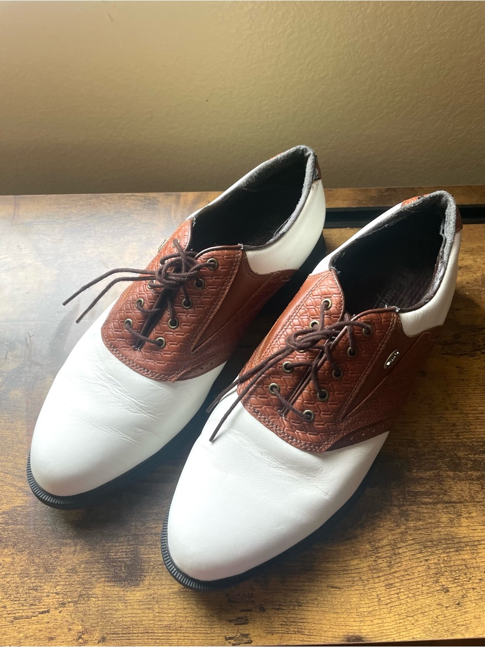 Men's White and Brown Athletic Lace-Up Golf Shoes